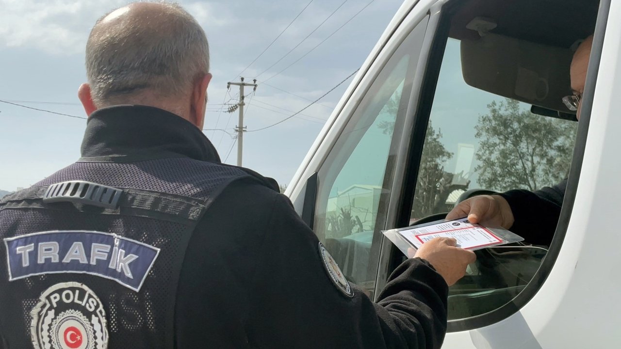 Gemlik polisinden tatilcilere &#039;Kurallara Uyun&#039; uyarısı