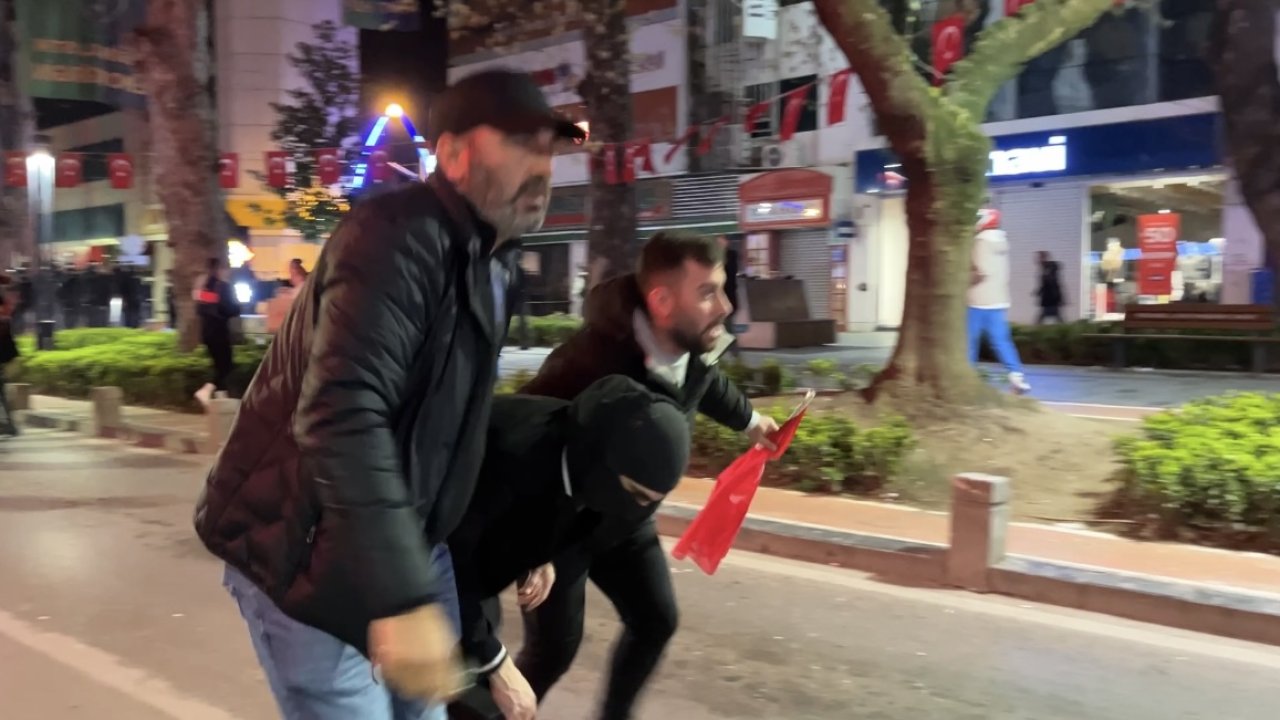 Kocaeli'de 'İmamoğlu' protestosunda 10 gözaltı; polisten 'bayrak' hassasiyeti