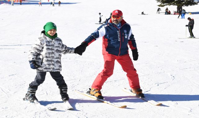 Osmangazi Bellediyesi, Uludağ'ı görmeyen çocuklara kayak yapmayı öğretti