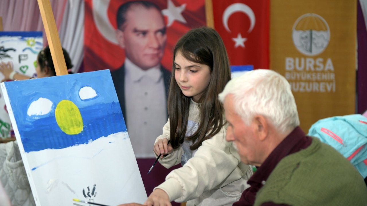 Osmangazili öğrenciler huzurevi sakinleriyle resim yaptı