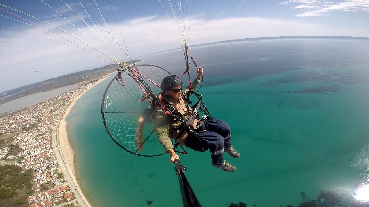 Paramotorla 15 yıldır havadan çektiği görüntülerle bölgenin görsel arşivini tutuyor