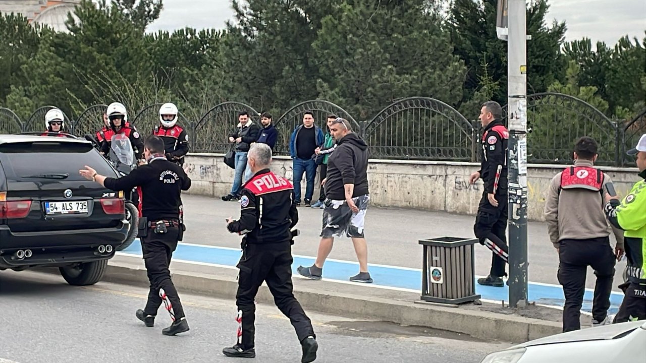 Sakarya'da izinsiz gösteriye polis müdahalesi; 15 gözaltı