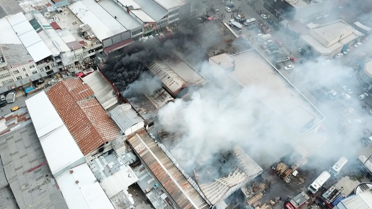 Sakarya'da mobilya imalathanesinde yangın
