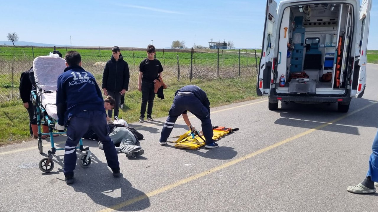Kasksız motosiklet sürücüsü tankere çarpıp ağır yaralandı