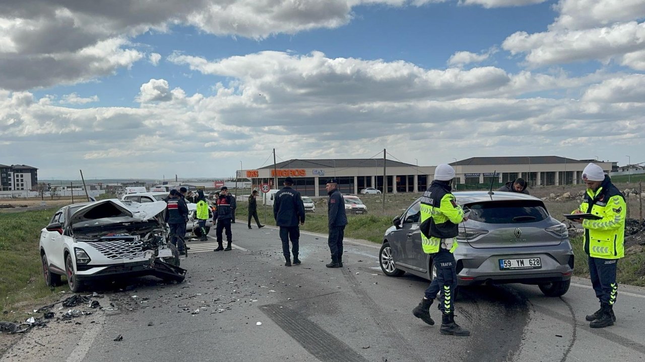 Tekirdağ'da 3 araç kazaya karıştı; 3'ü askeri personel 6 yaralı