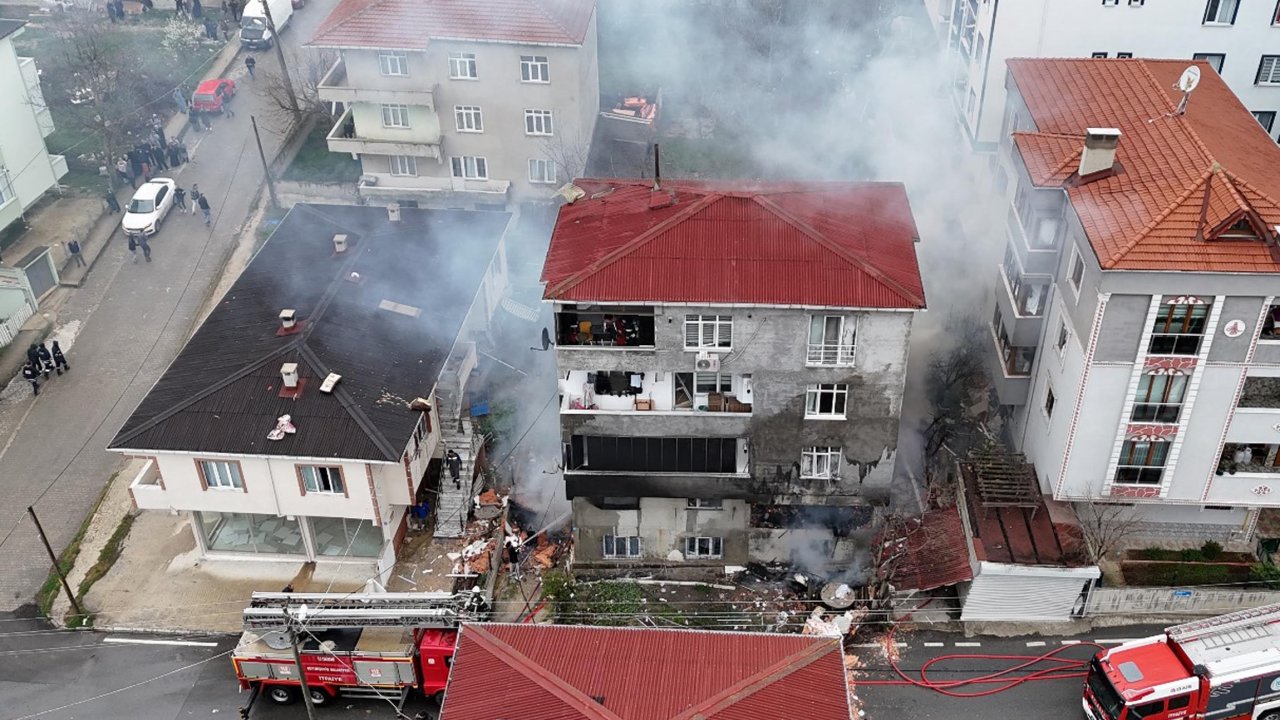 Tekirdağ'da 4 katlı binada doğal gaz kaynaklı patlama: 2 yaralı