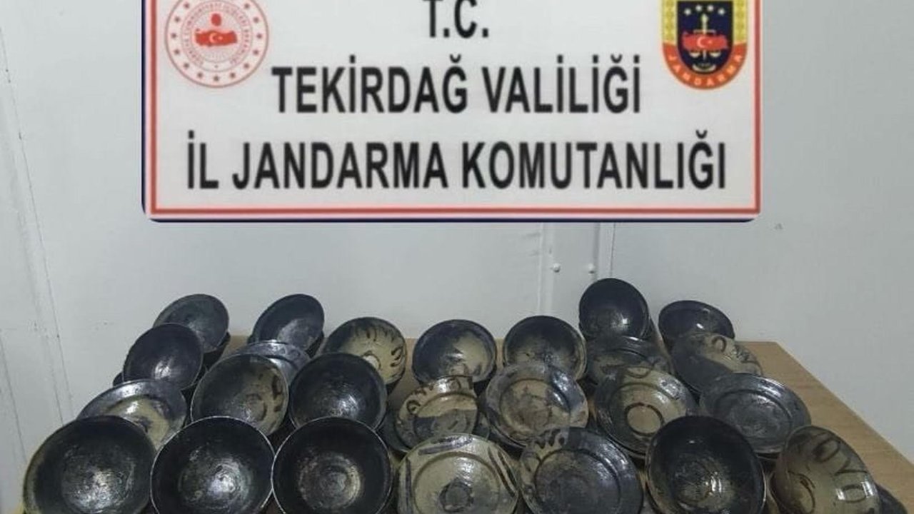 Teknede tarihi olduğu değerlendirilen 50 tabak ele geçirildi