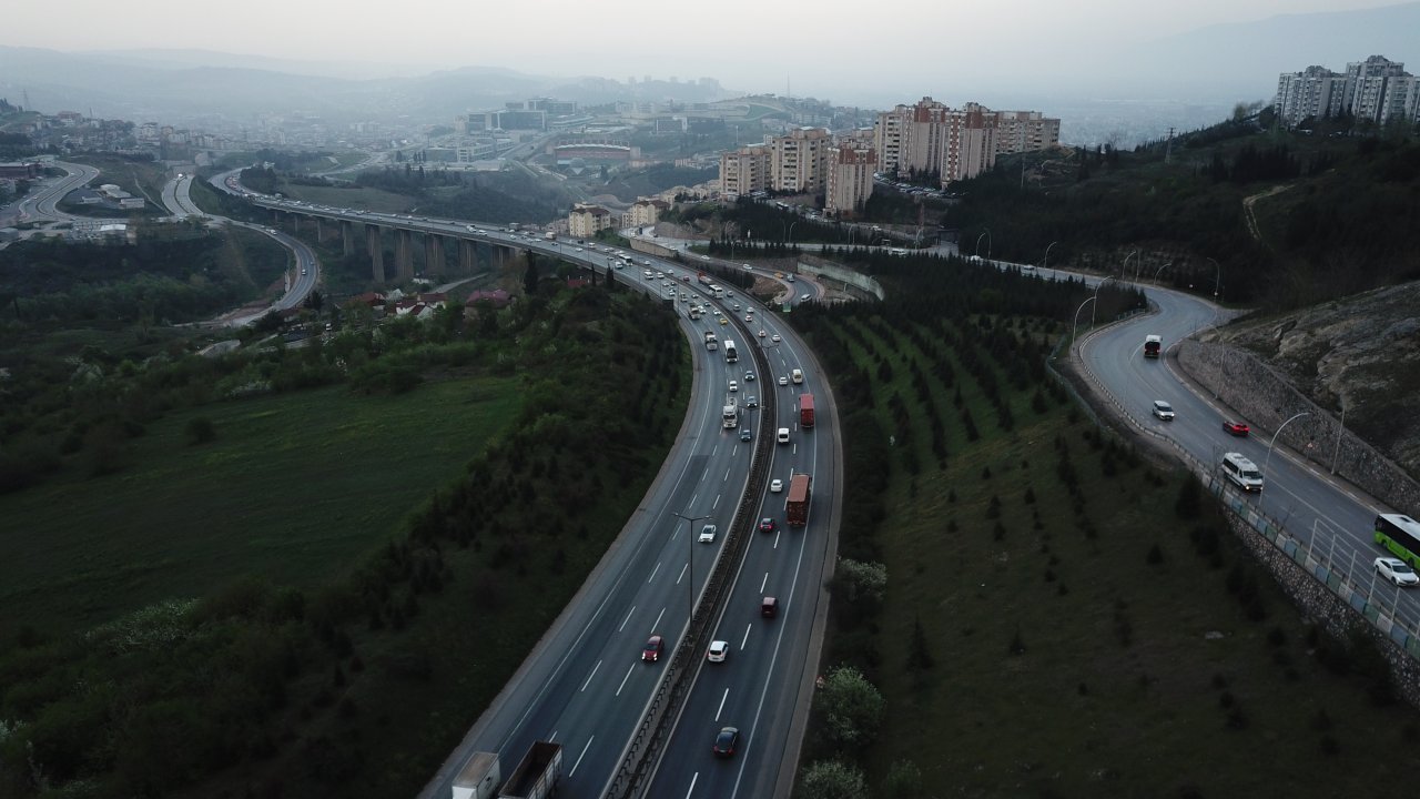 TEM Otoyolu Kocaeli geçişinde akıcı yoğunluk