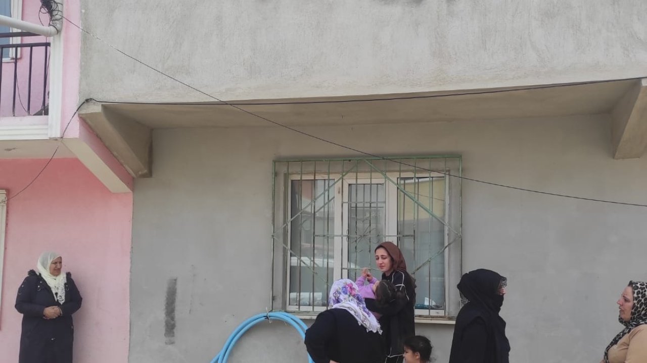 2'nci kat penceresinden düşen Azra yaralandı