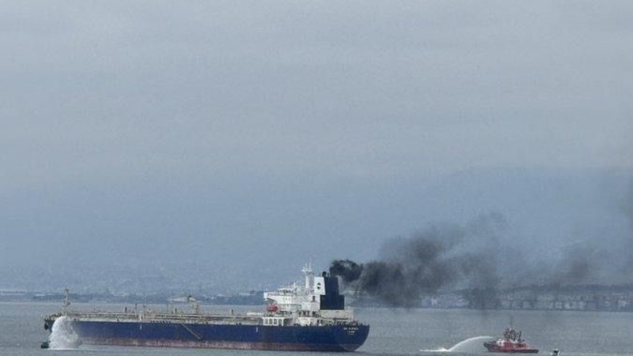 40 bin ton fuel oil yüklü tankerin makine dairesinden çıkan yangın kontrol altına alındı
