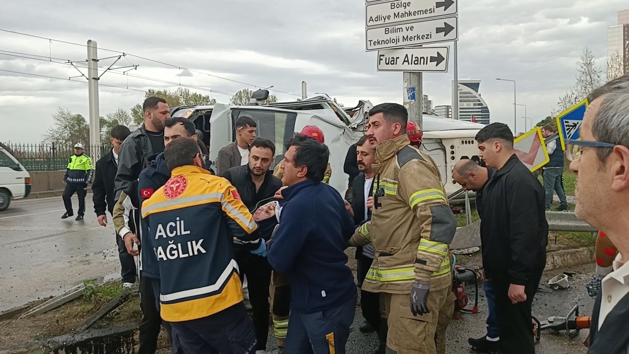 Asker uğurlamaya gidenleri taşıyan minibüs devrildi; 2 yaşındaki Tuğsem öldü, 5 yaralı