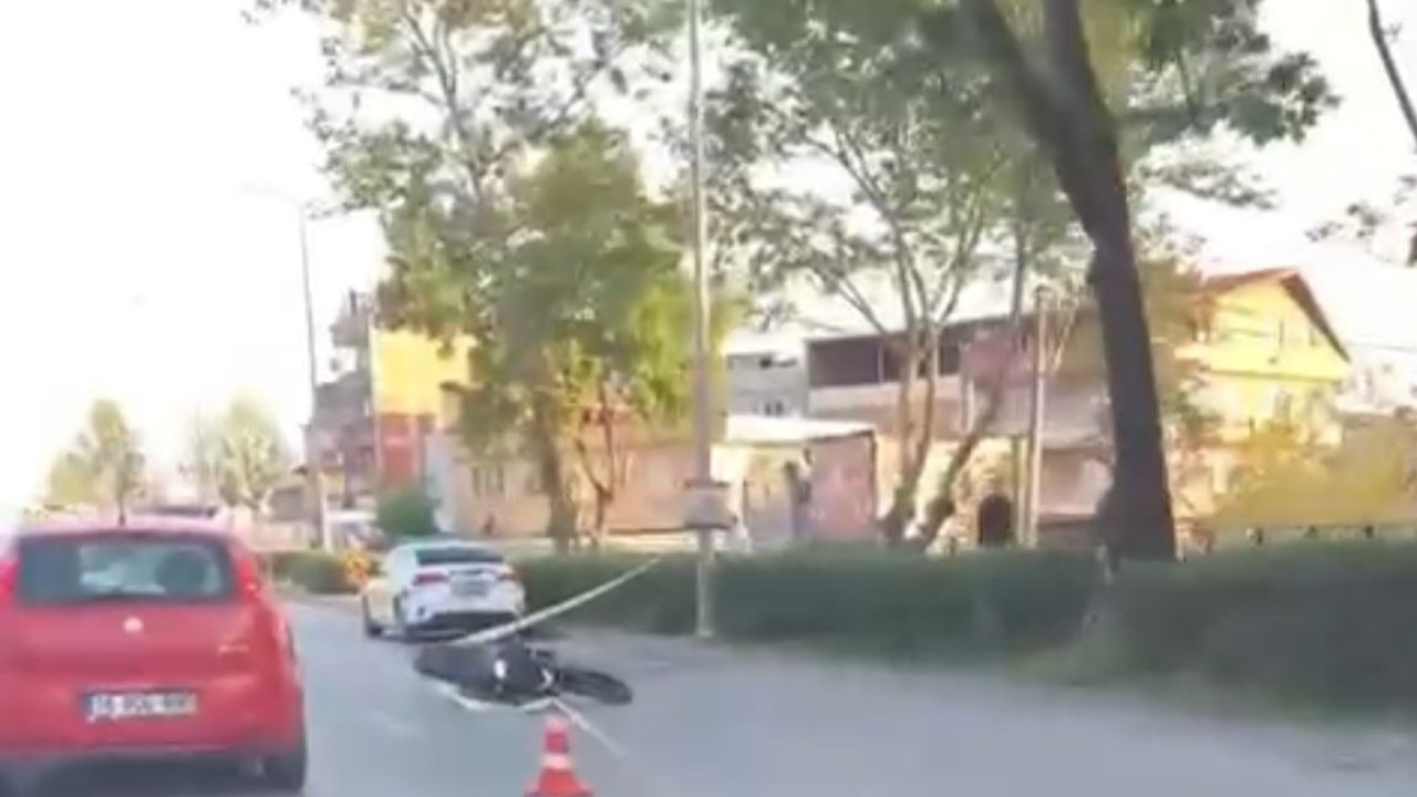 Aydınlatma direğine çarpan motosikletin sürücüsü öldü