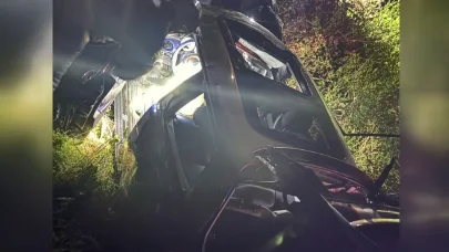 Bilecik’te otomobil tarlaya devrildi; 2 yaralı