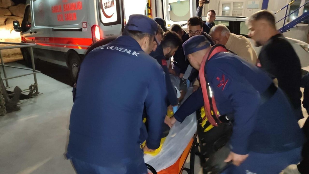 Bozcaada'da rahatsızlanan hastanın tıbbi tahliyesi yapıldı