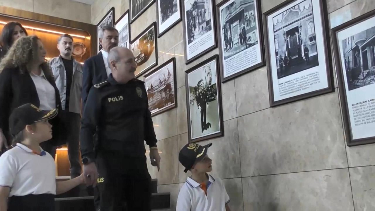 Bursa İl Emniyet Müdürü Zaimoğlu, koltuğunu çocuklara devretti