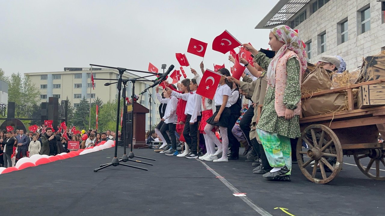 Bursa'da, 23 Nisan Ulusal Egemenlik ve Çocuk Bayramı kutlandı