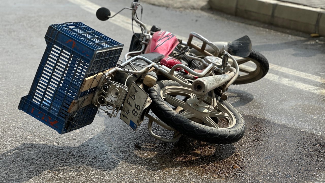 Bursa&#039;da otomobil ile motosiklet çarpıştı: 1 yaralı