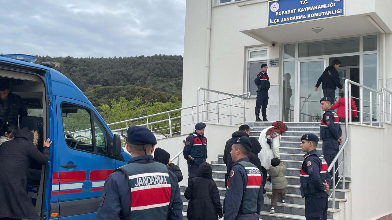 Çanakkale'de 22 kaçak göçmen yakalandı
