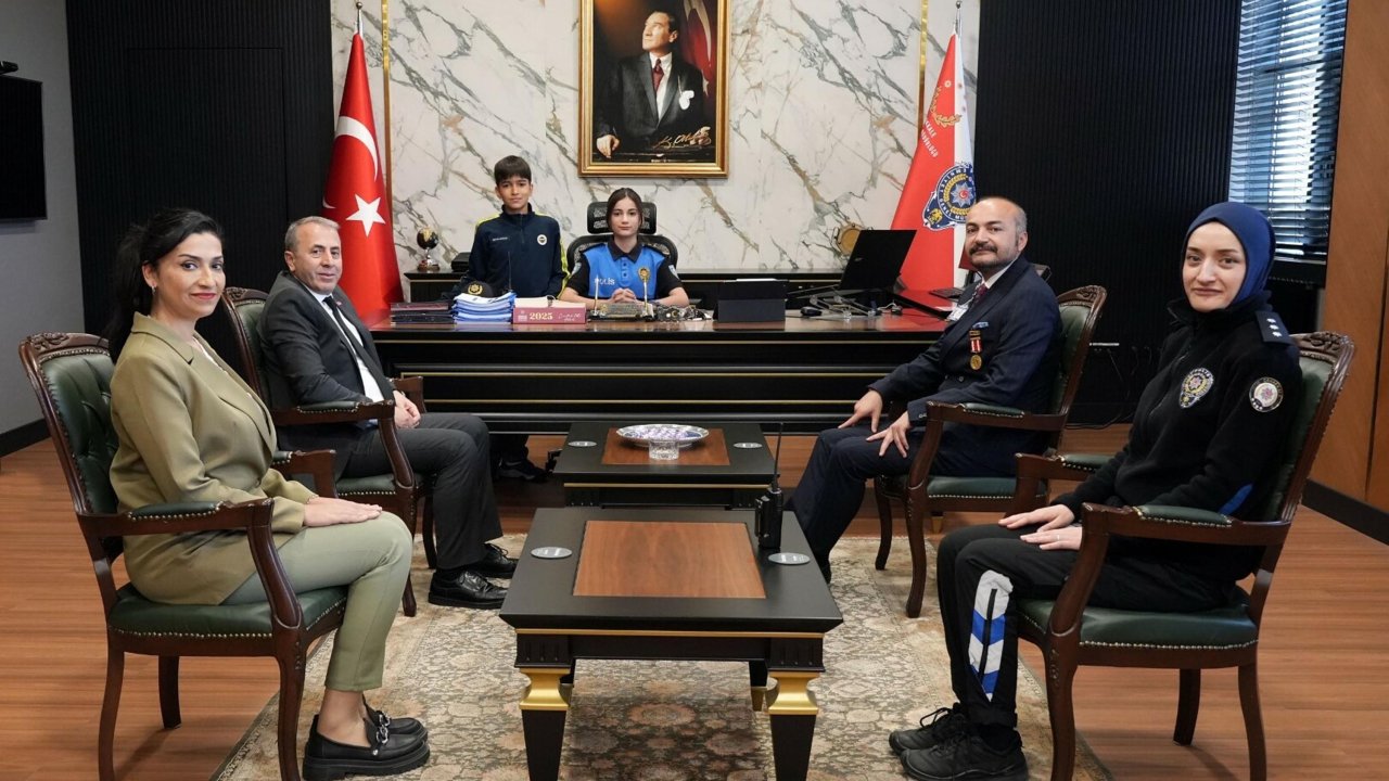 Çanakkale’de Emniyet Müdürü Kurt koltuğunu gazi polis memurunun kızına devretti