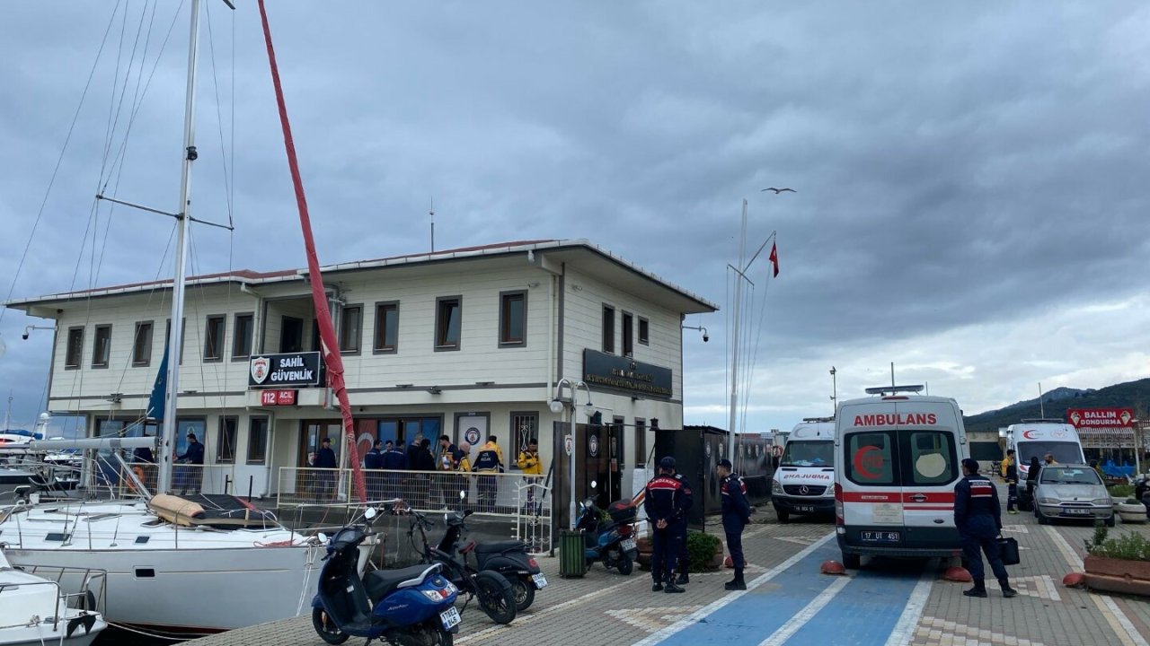 Çanakkale'de göçmen botu battı; 5 ölü