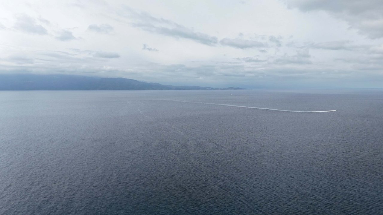 Çanakkale'de göçmen botu battı; 9 ölü