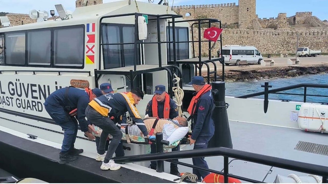 Çanakkale’de solunum yetmezliği çeken hasta, Sahil Güvenlik botu ile tahliye edildi