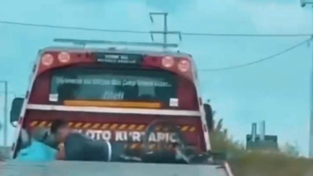 Çekicinin kasasında tehlikeli yolculuk!