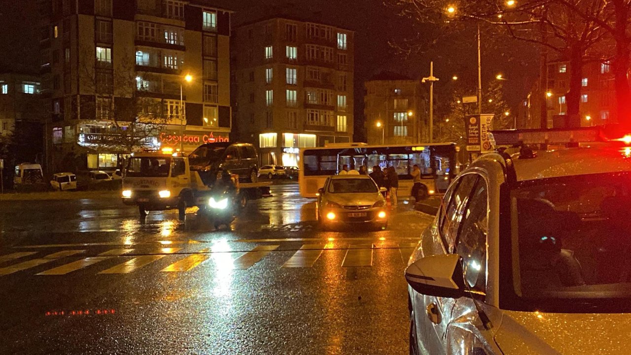 Çorlu'da 2 otomobil çarpıştı: 4 yaralı