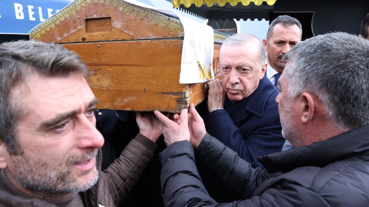 Cumhurbaşkanı Erdoğan, Kocaeli'de Burhan Abiş'in cenazesine katıldı