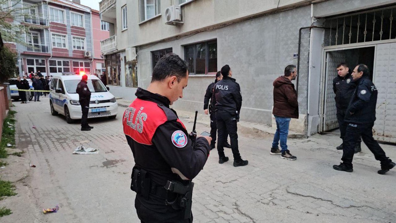 Tartıştığı kişiyi tabancayla vurdu