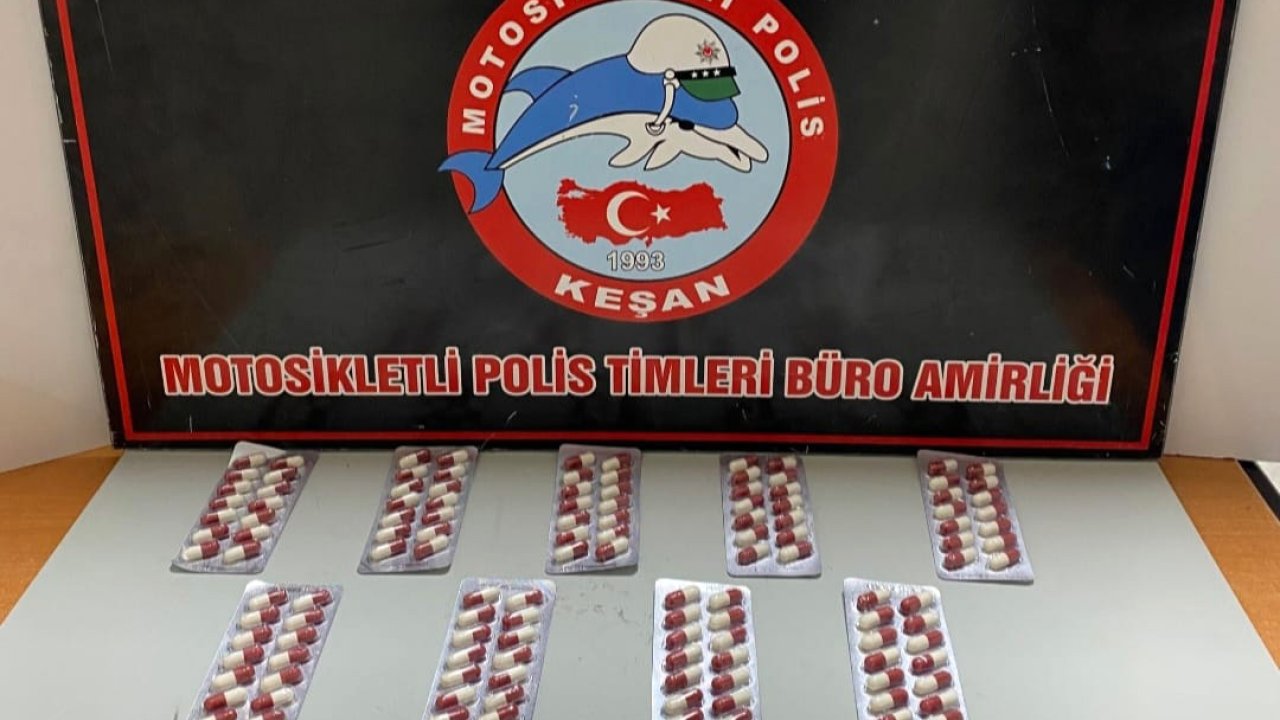 Edirne’de üzerlerinde uyuşturucu ve silahla yakalanan 3 şüpheliye gözaltı