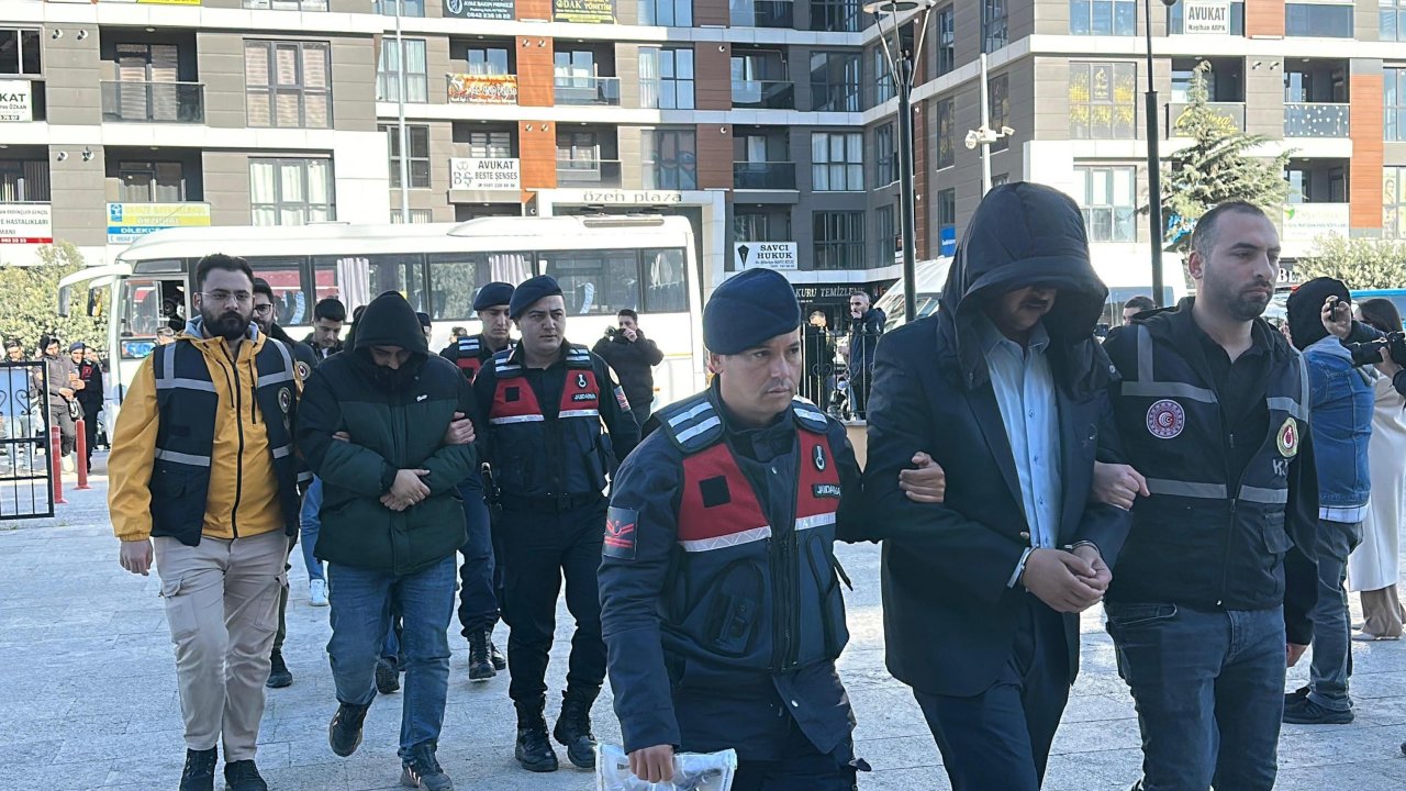 Kapıkule’de rüşvet operasyonunda gözaltına alınan 38 gümrük muhafaza memuru adliyede
