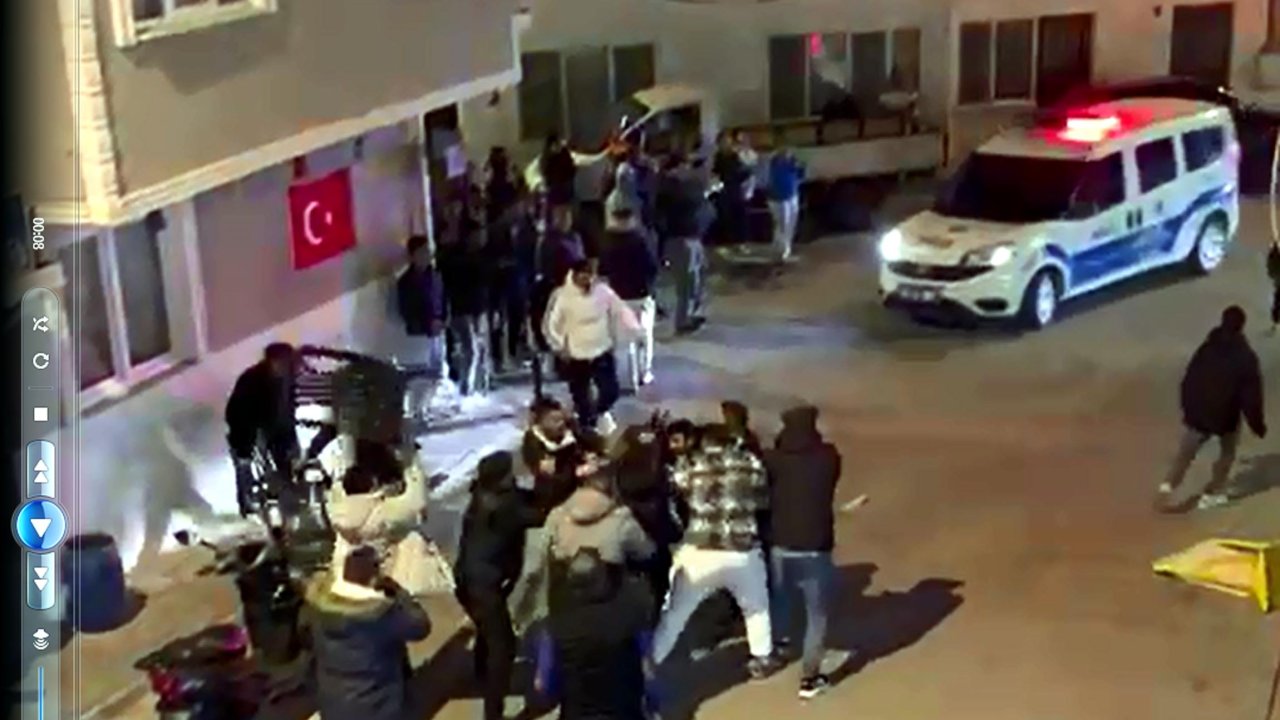 Kavga ihbarına giden polislere sürpriz kutlama