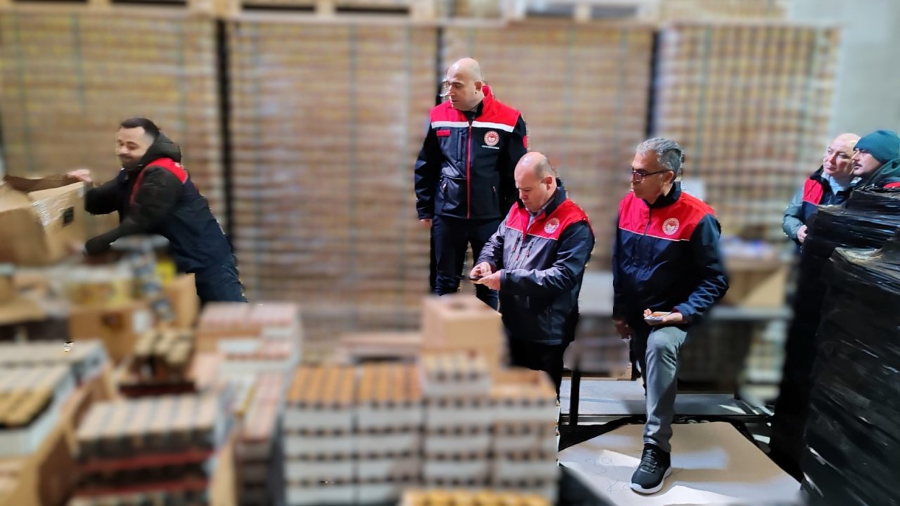 Kırklareli’de kayıtsız depoda 1 milyon adet sahte enerji içeceği ele geçirildi