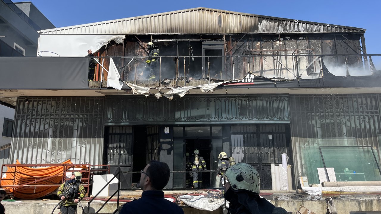 Kocaeli'de iş yeri yangını