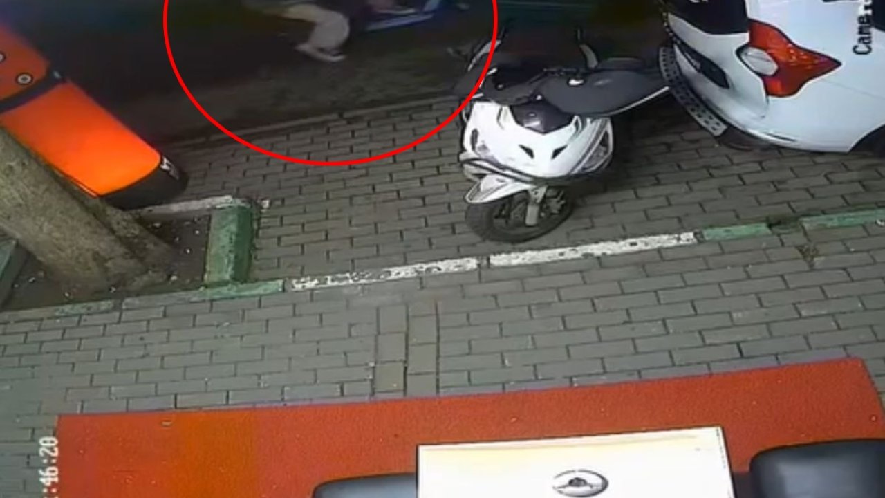 Marketten çıkan yayaya skuter çarptı