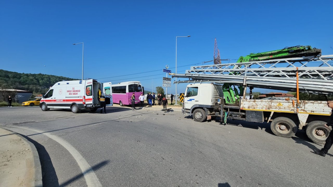 Özel halk otobüsüyle çarpışan kamyonun şoförü ehliyetsiz çıktı
