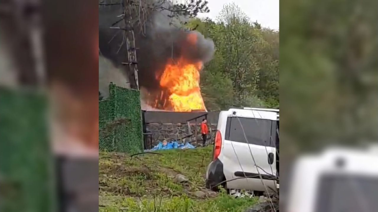 Sakarya'da çıkan yangında bungalov kullanılamaz hale geldi