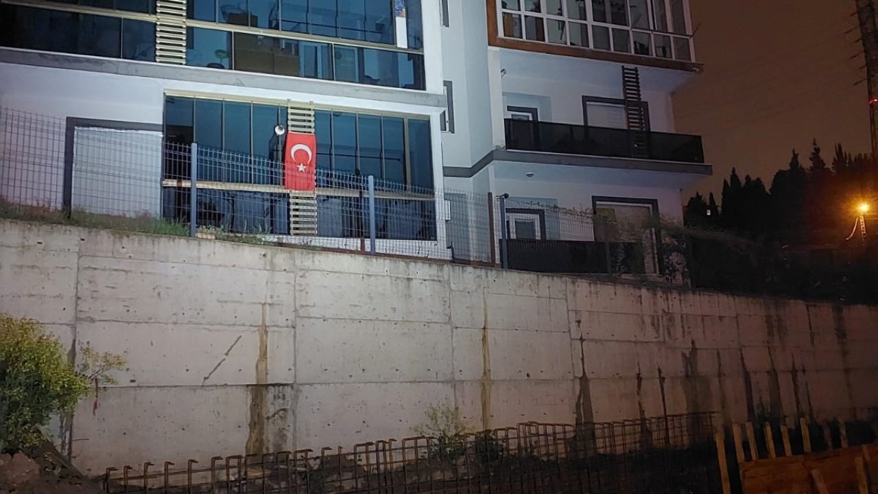Sakarya'da çökme tehlikesi bulunan 4 katlı apartman boşaltıldı
