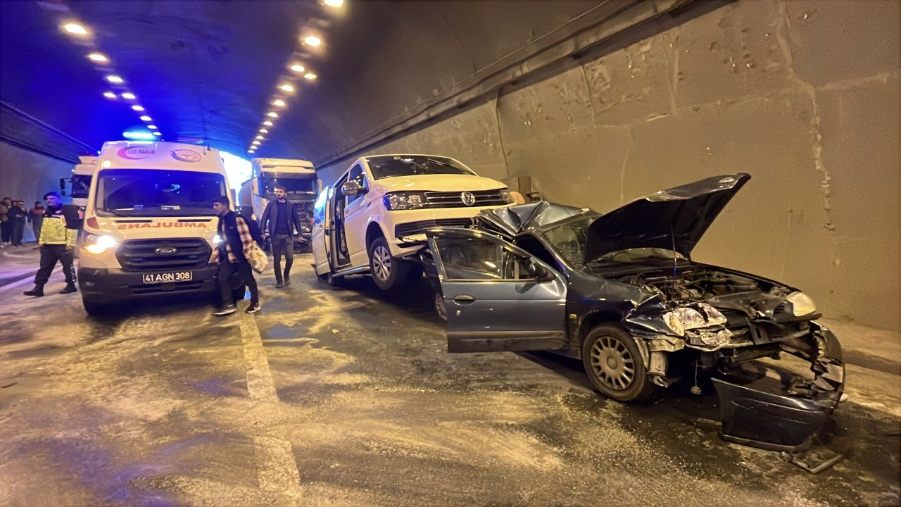 TEM Otoyolu’nda zincirleme kaza: 8 yaralı