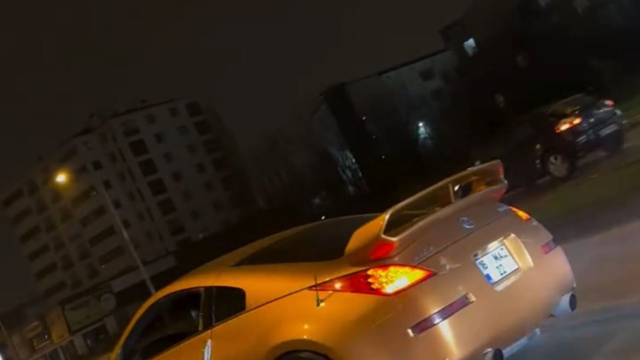 Yağmur sonrası kaygan zeminde drift attı