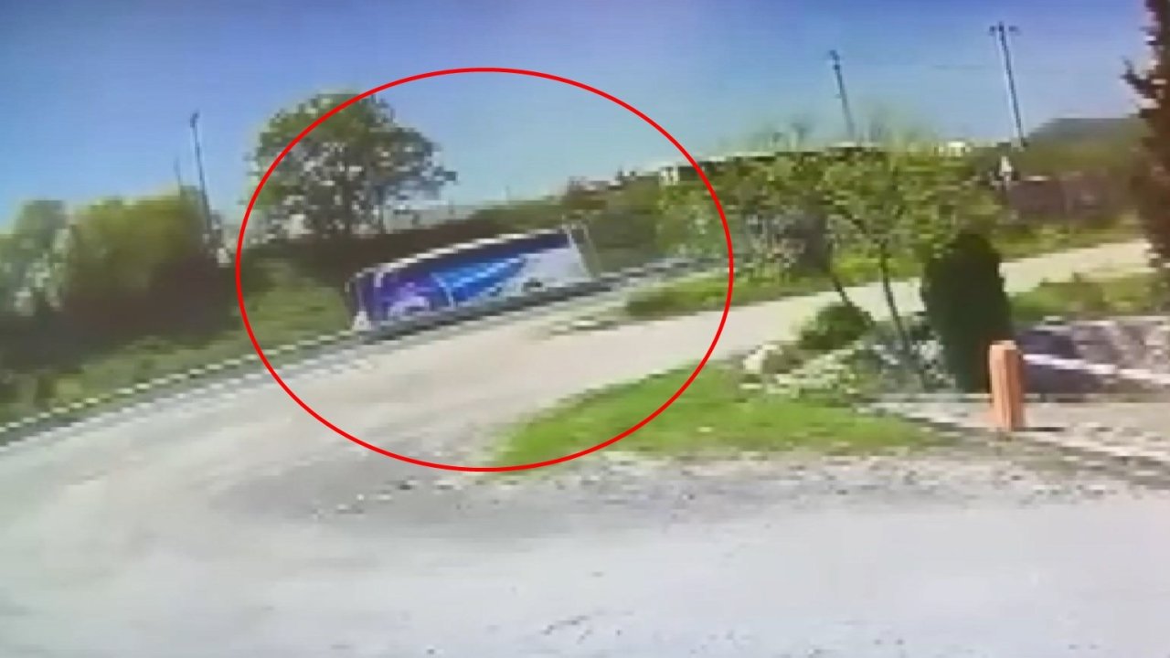 Yalova'da yolcu otobüsü devrildi; 1 ölü, 2 yaralı