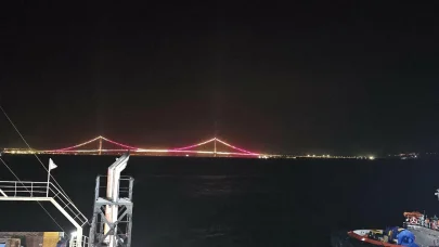 1915 Çanakkale Köprüsü sarı-kırmızı renklere büründü / Video eklendi
