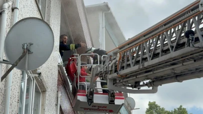 Çorlu'da 3 katlı apartmanda yangın: 5 kişi dumandan etkilendi