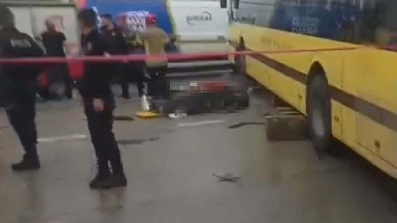 Belediye otobüsüne çarpan motosikletin sürücüsü öldü