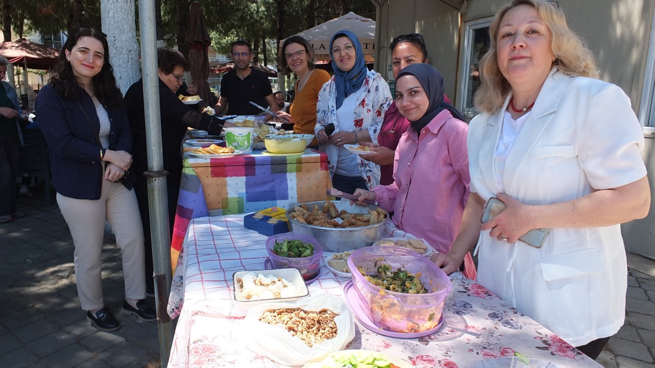 Burhaniye'de 2 bin kişiyi buluşturan çiftçi hayır yemeği