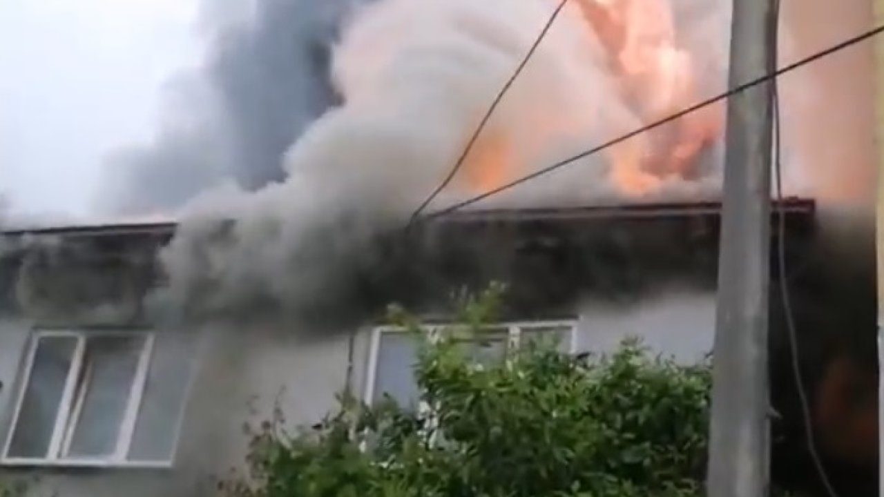 Bursa'da 2 katlı ev, yangında kullanılamaz hale geldi