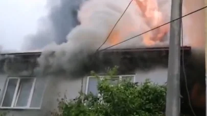 Bursa'da 2 katlı ev, yangında kullanılamaz hale geldi