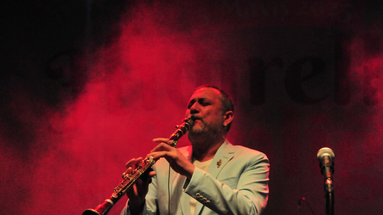 Bursa’da Hıdırellez şenlikleri kapsamında Hüsnü Şenlendirici sahne aldı