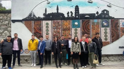 Bursa'da özel gereksinimli öğrencilerin hazırladığı seramik pano, Nilüfer'de sergileniyor